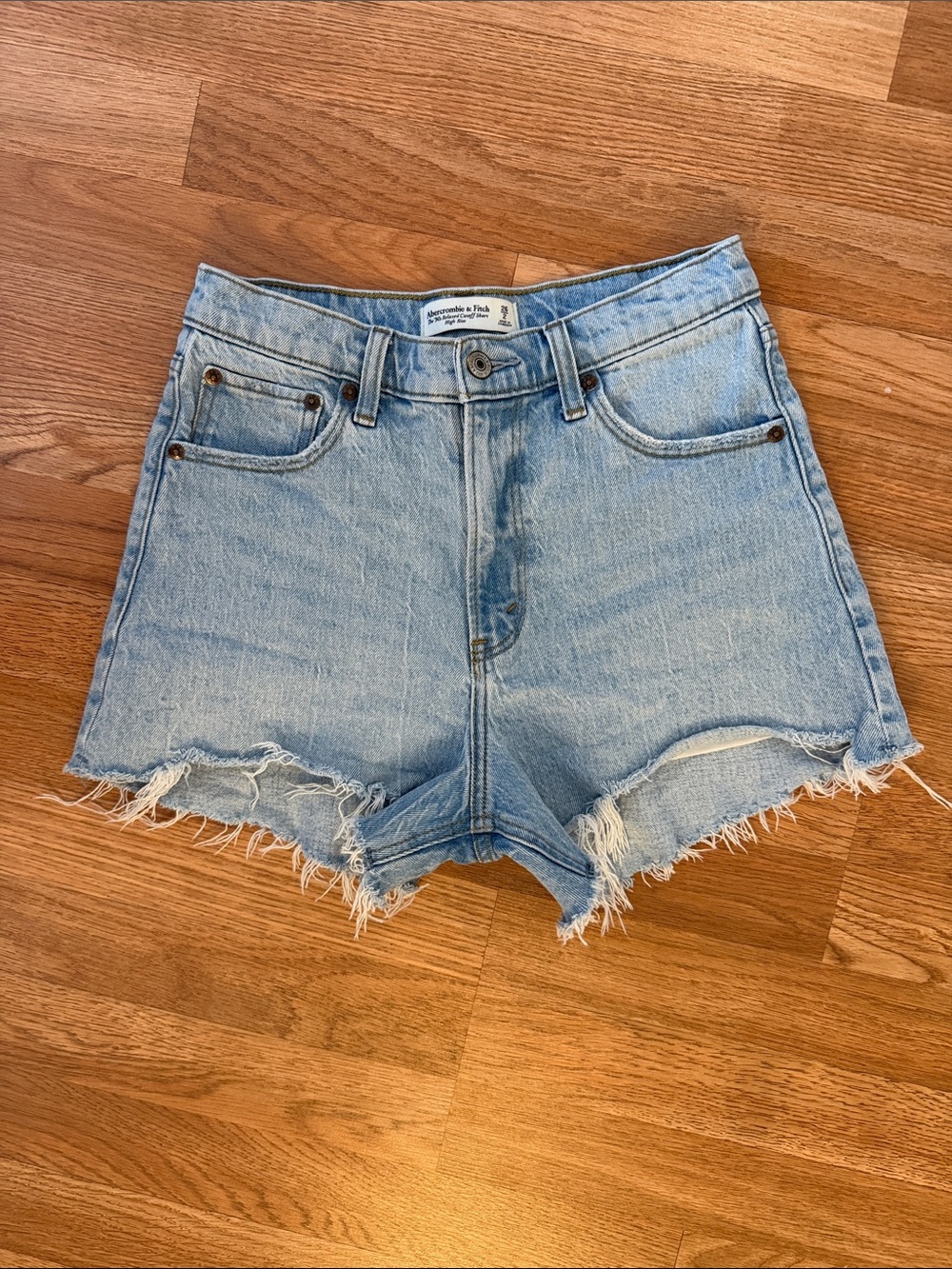 ABERCROMBIE 90s HIGH RISE CUT OFF